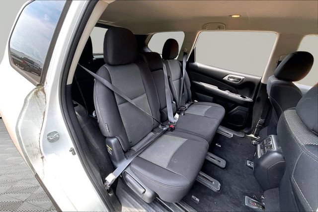 Used 2018 Nissan Pathfinder S FWD image 17