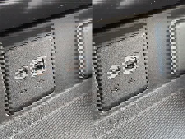 Used 2021 GMC Yukon SLT w/ SLT Luxury Package image 32