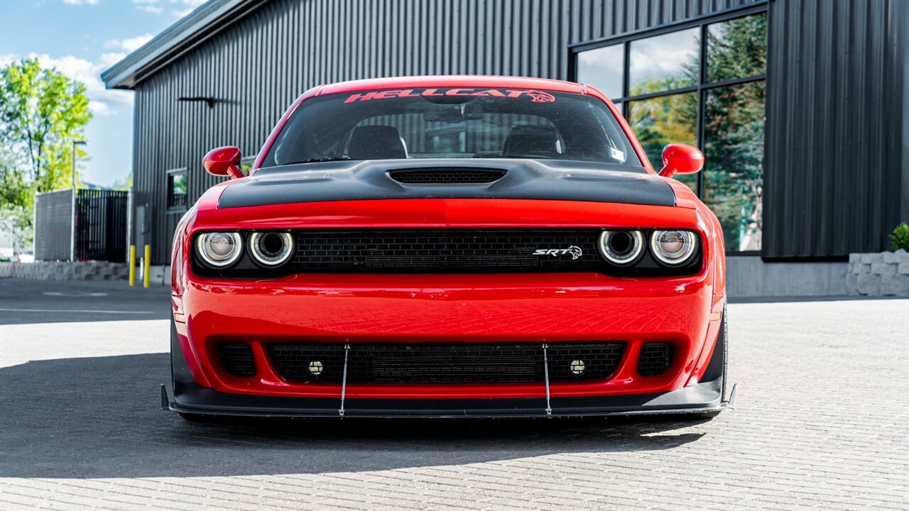 Used 2018 Dodge Challenger SRT Hellcat RWD image 4