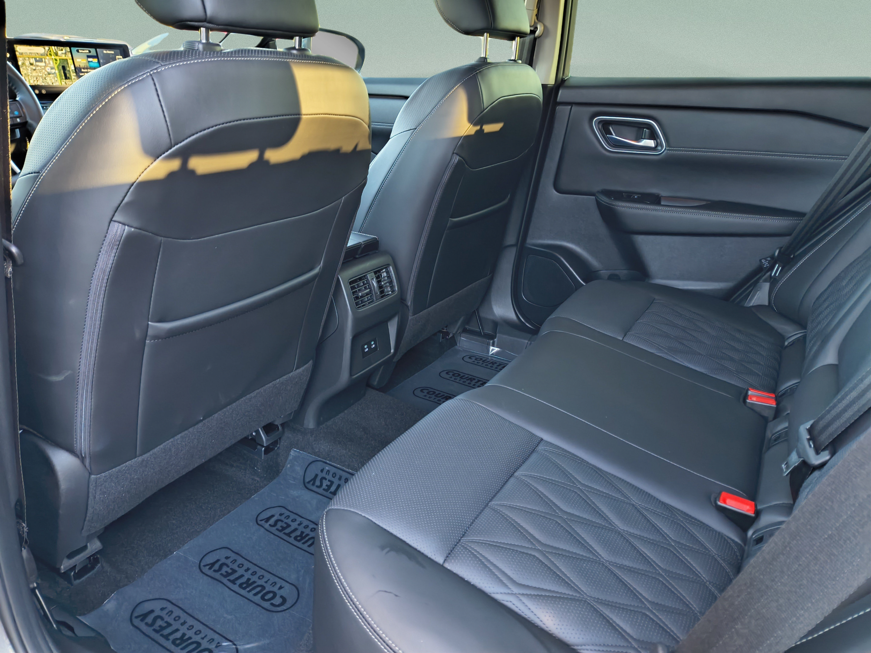 Certified 2024 Nissan Rogue Platinum FWD image 18