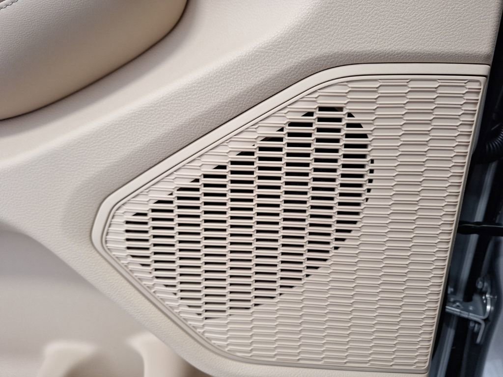 New 2025 Jeep Grand Cherokee Limited w/ Black Appearance Package image 6