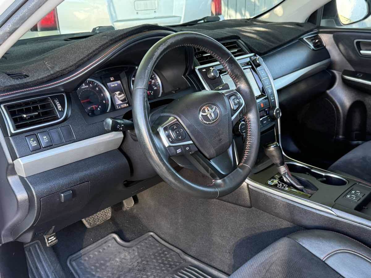 Used 2015 Toyota Camry XSE w/ Moonroof Package image 24