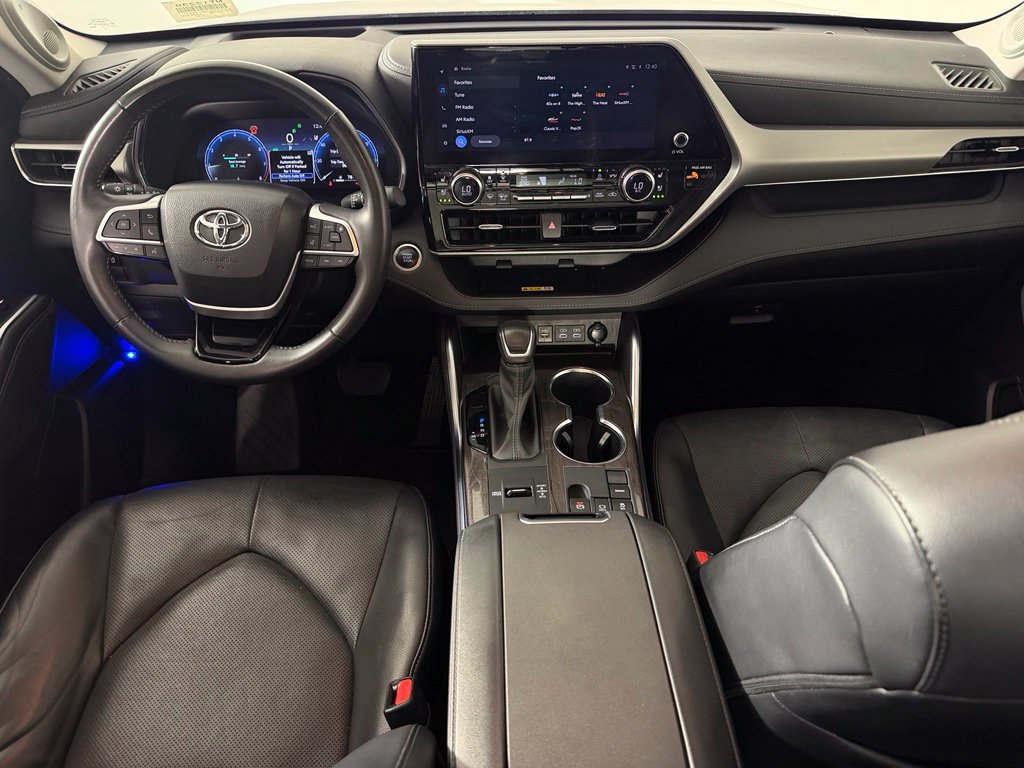 Used 2024 Toyota Highlander Platinum FWD image 13
