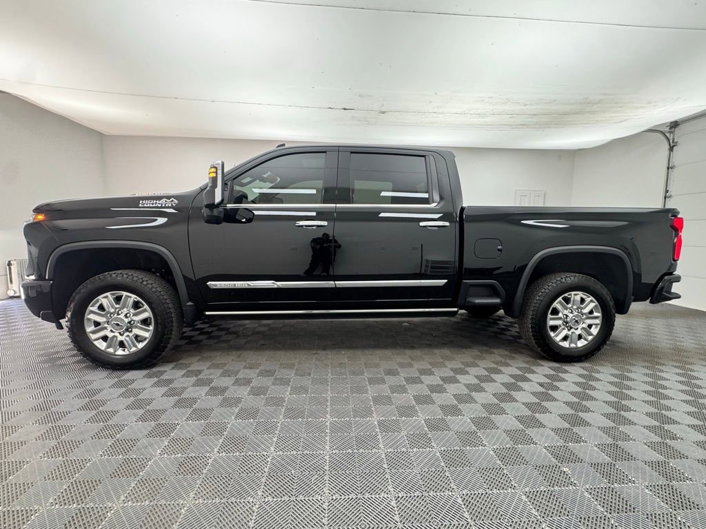 Used 2025 Chevrolet Silverado 2500 High Country w/ Technology Package AWD/4WD image 15