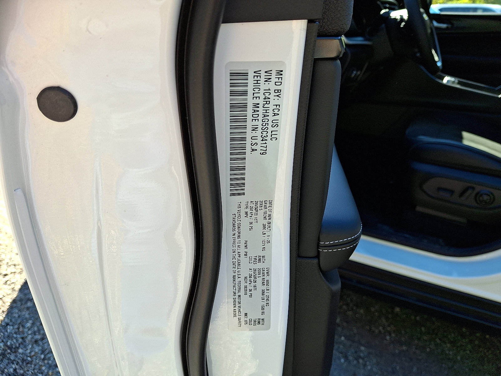 New 2025 Jeep Grand Cherokee Altitude image 15