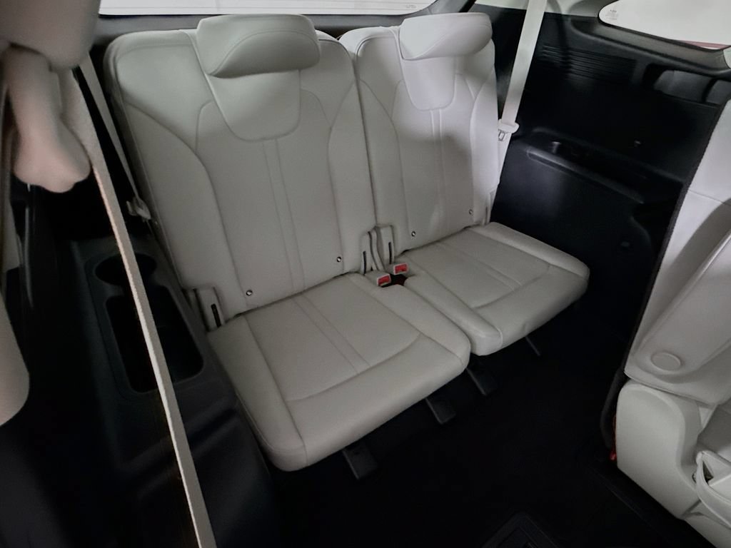 Certified 2023 Kia Sorento SX Prestige w/ Panoramic Sunroof Package AWD/4WD image 33