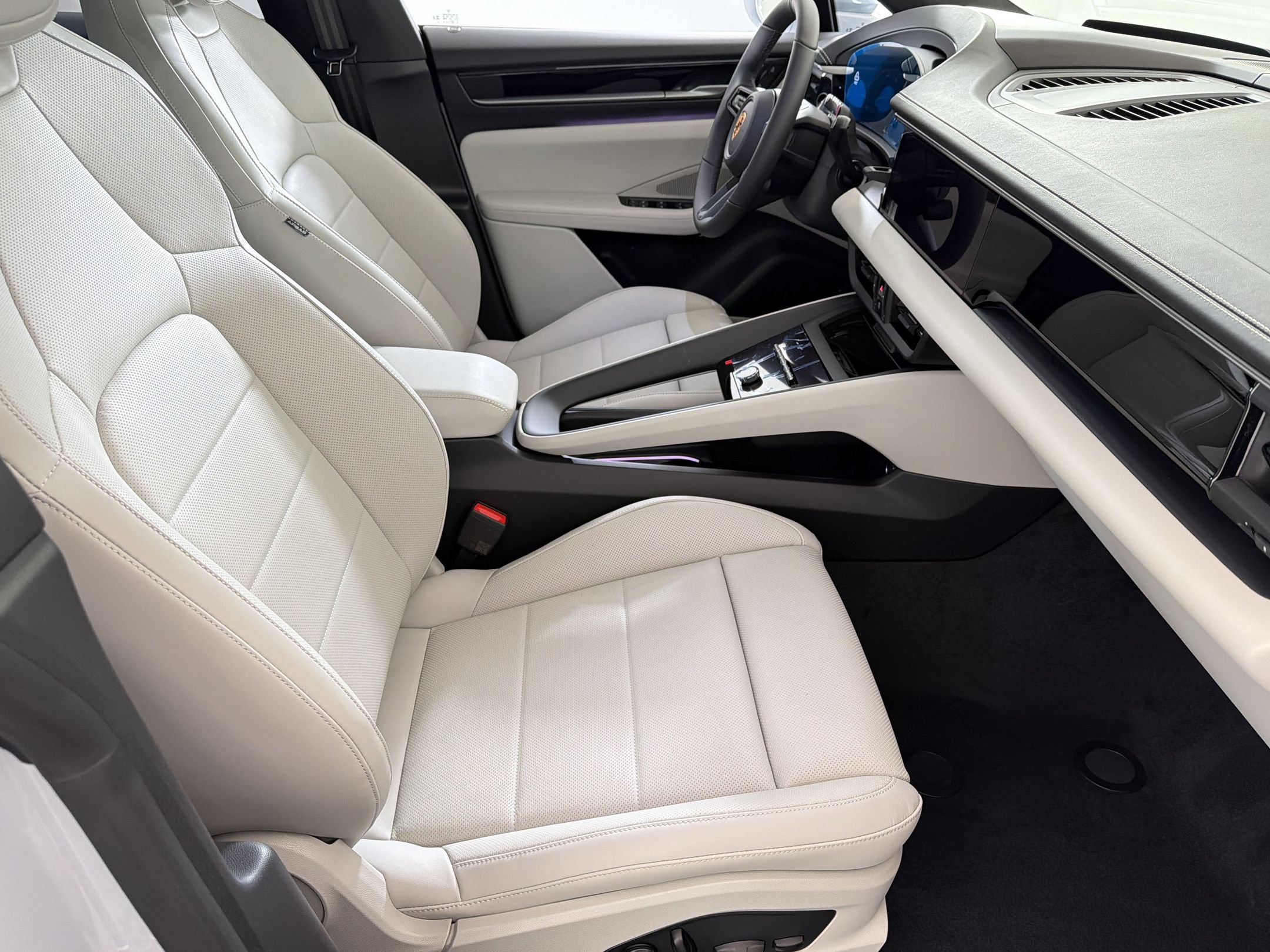 Used 2026 Porsche Macan Electric RWD image 27
