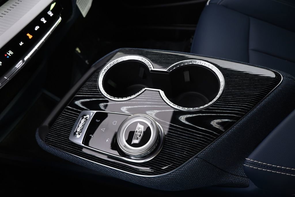 New 2026 Cadillac Optiq Luxury 2 image 31