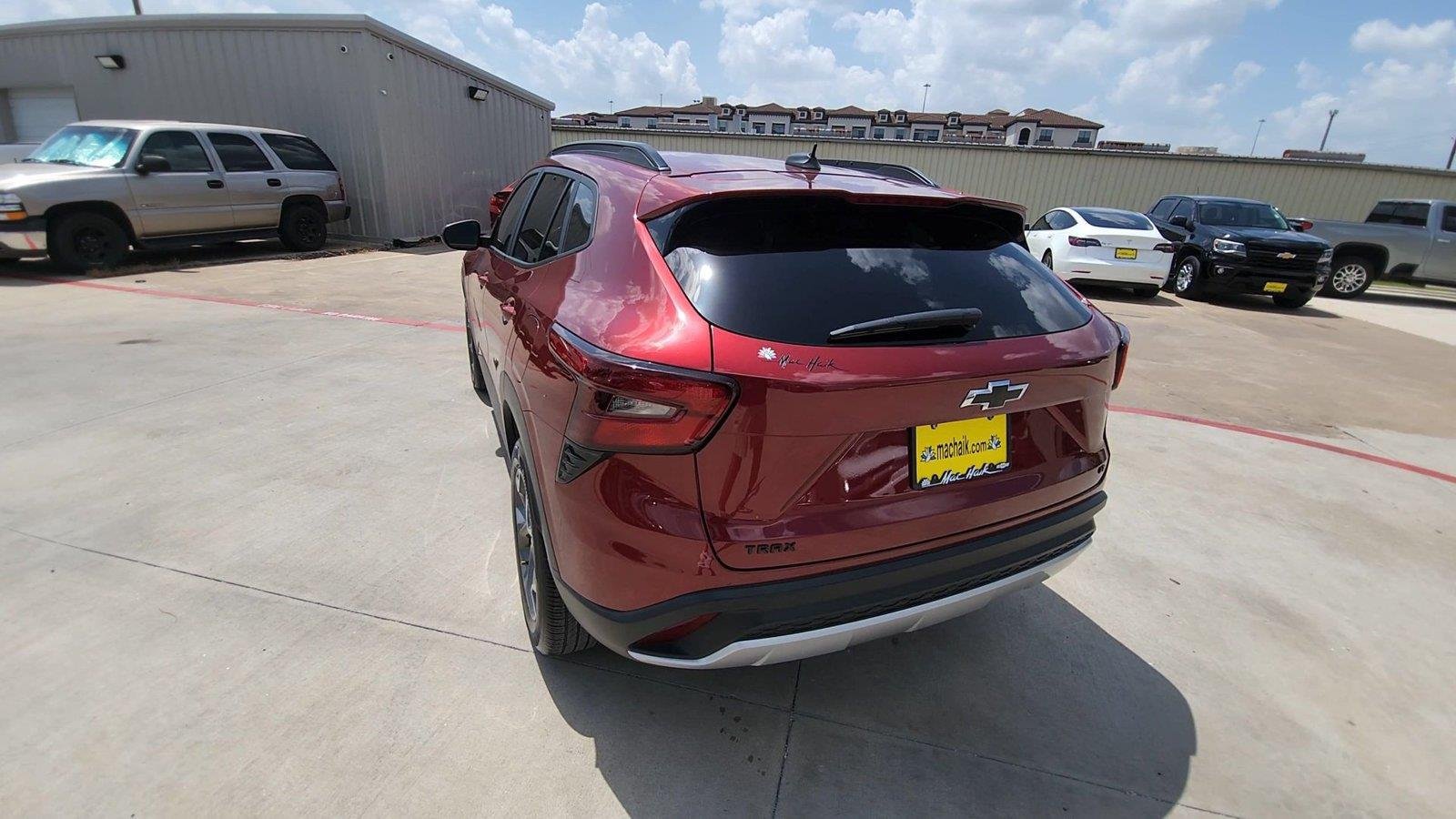 Certified 2024 Chevrolet Trax LT w/ LT Convenience Package FWD image 6