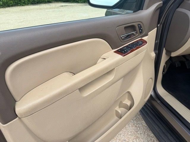 Used 2011 Chevrolet Tahoe LT RWD image 19
