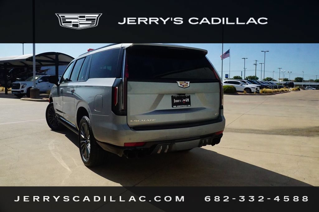 Used 2024 Cadillac Escalade ESV V AWD/4WD image 4