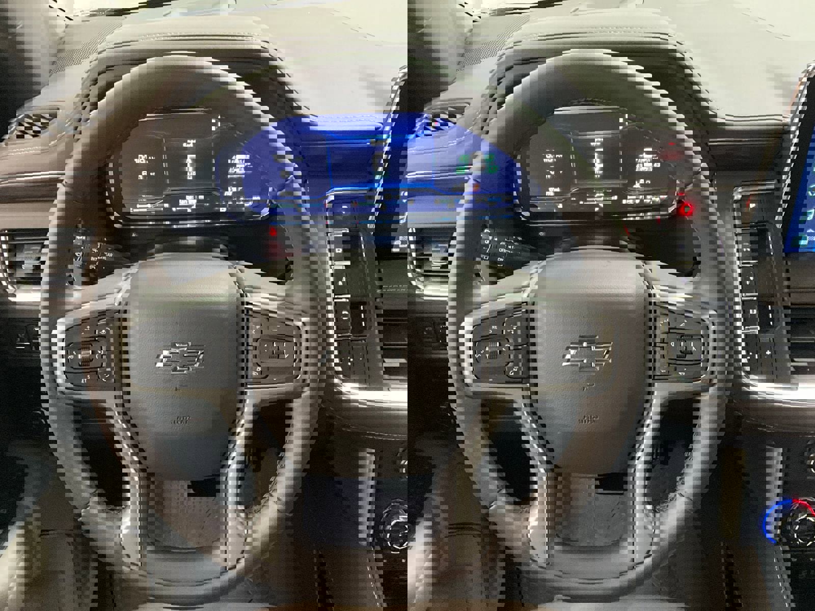 Used 2023 Chevrolet Tahoe Z71 w/ Luxury Package image 4