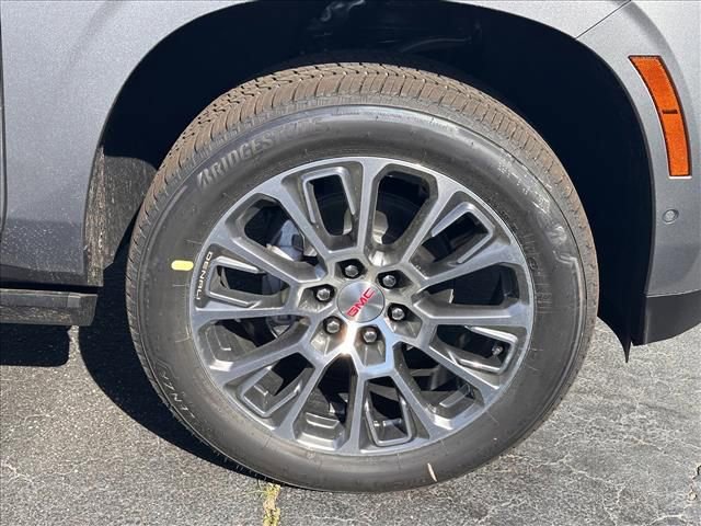 New 2026 GMC Yukon XL Denali w/ Denali Reserve Package image 14