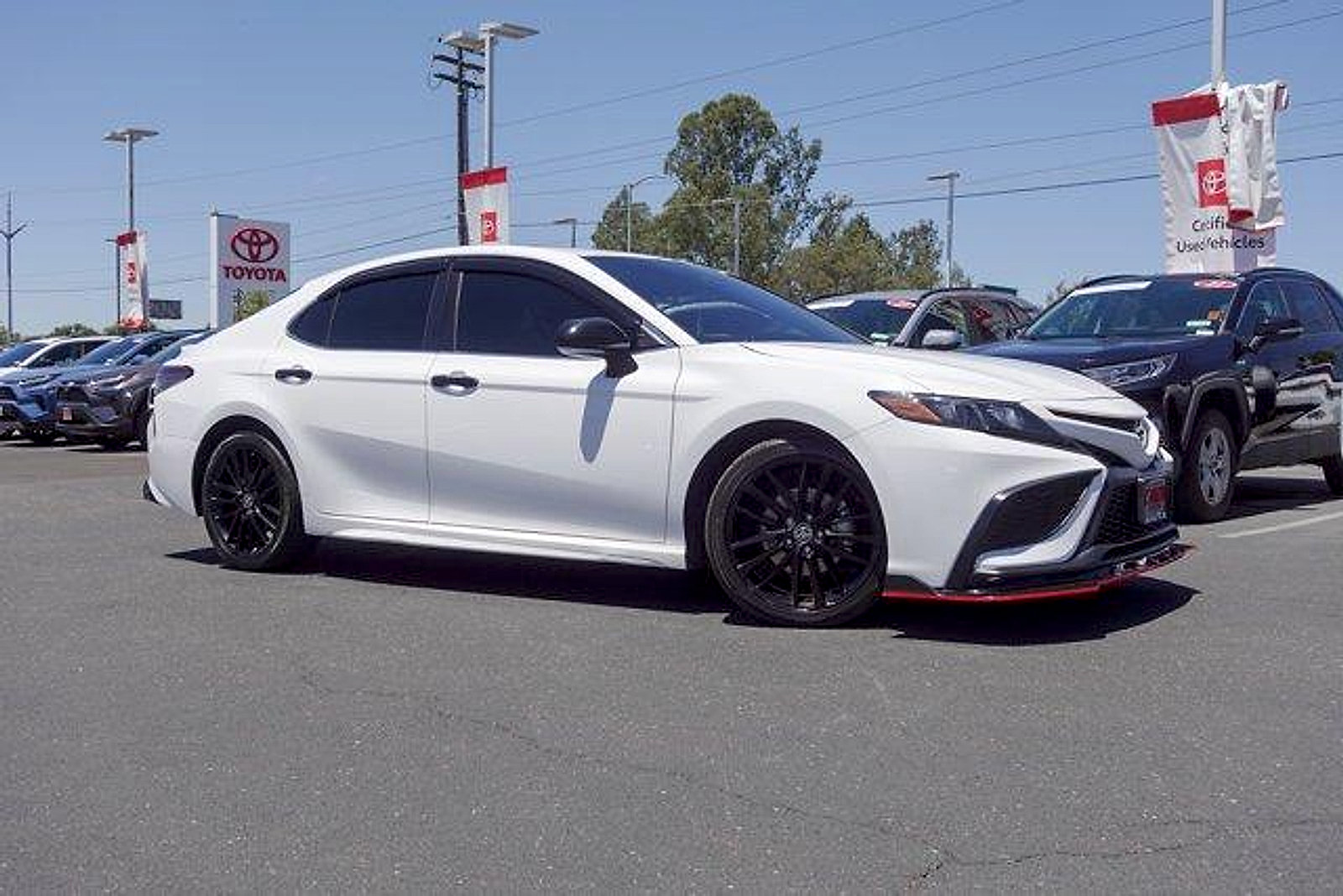Used 2022 Toyota Camry SE FWD image 4