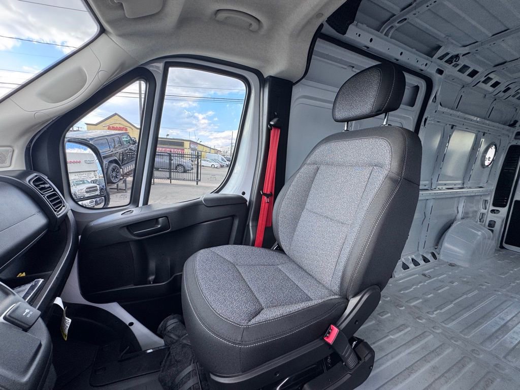 Used 2025 RAM ProMaster 2500 w/ Convenience Group FWD image 18