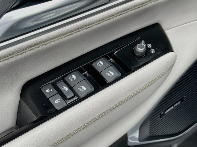 Used 2025 Jeep Wagoneer 4WD image 19