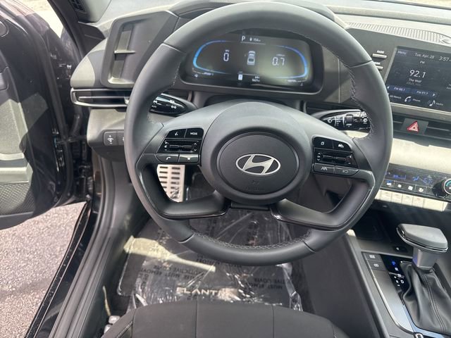 Used 2025 Hyundai Elantra Sport FWD image 15