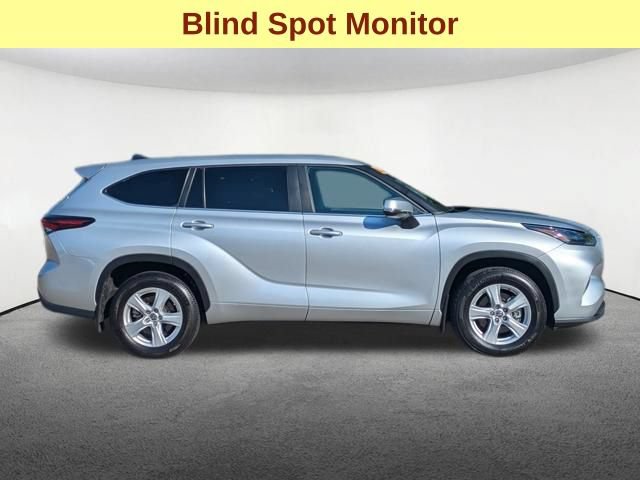 Certified 2024 Toyota Highlander LE AWD/4WD image 4