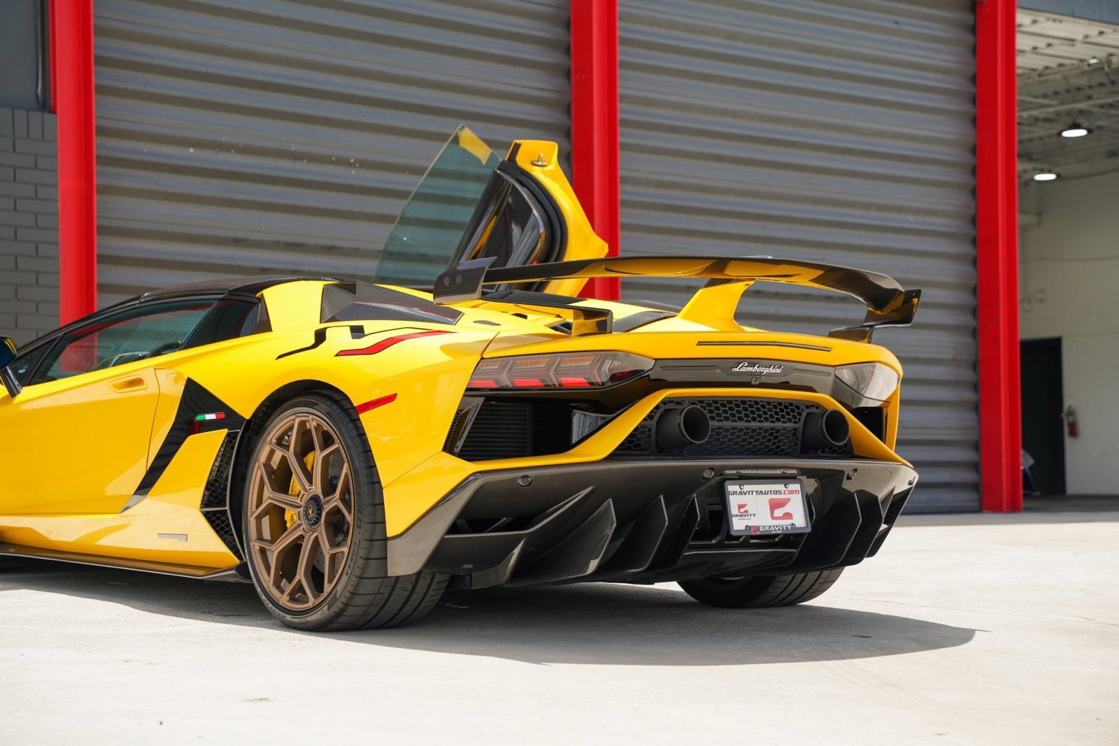 Used 2021 Lamborghini Aventador SVJ AWD/4WD image 43