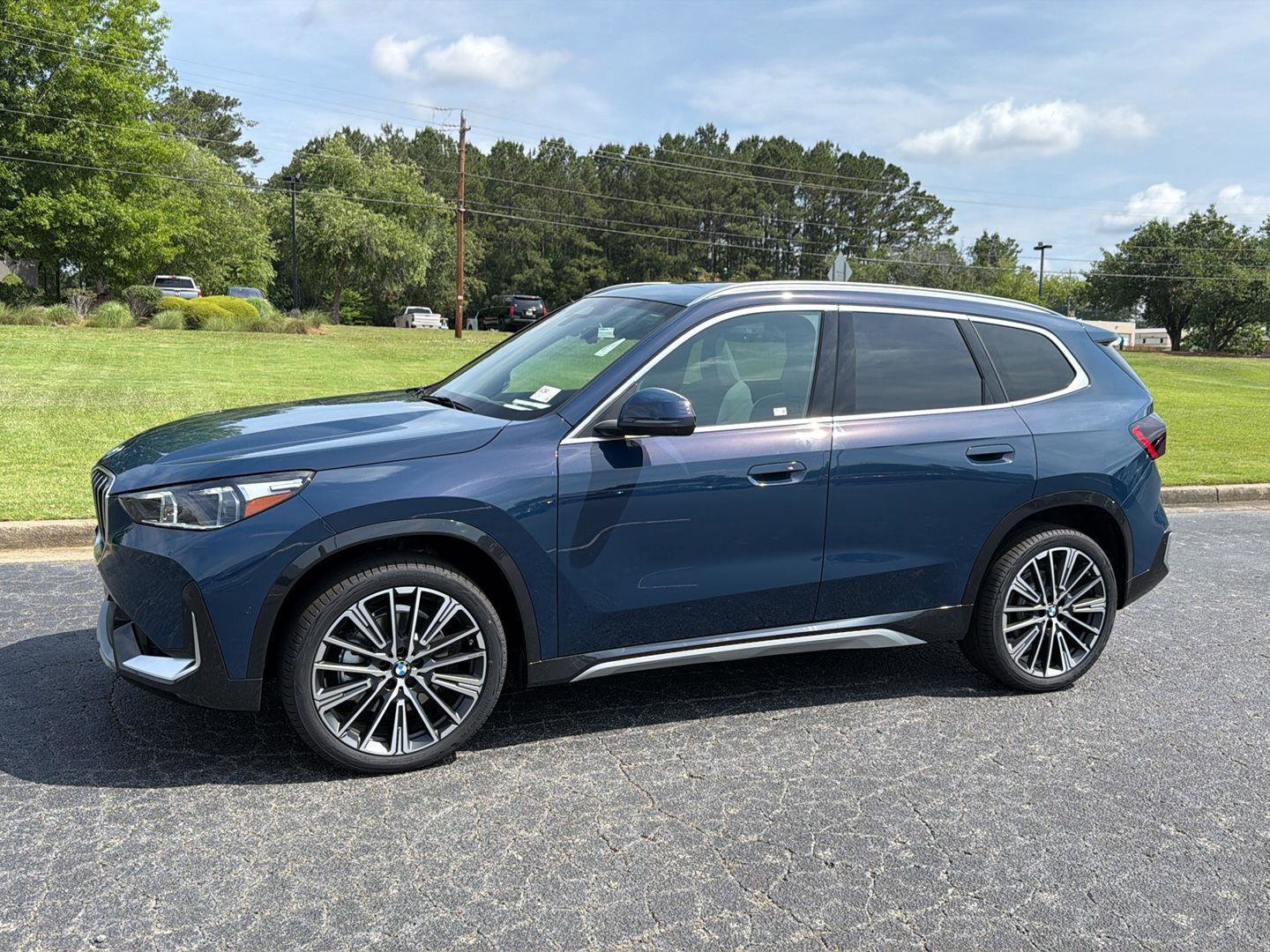 New 2026 BMW X1 xDrive28i w/ Technology Package AWD/4WD image 3