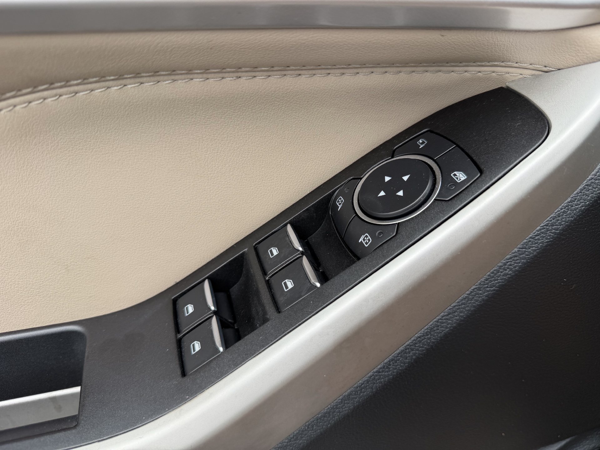 Certified 2022 Ford Explorer Limited AWD/4WD image 12