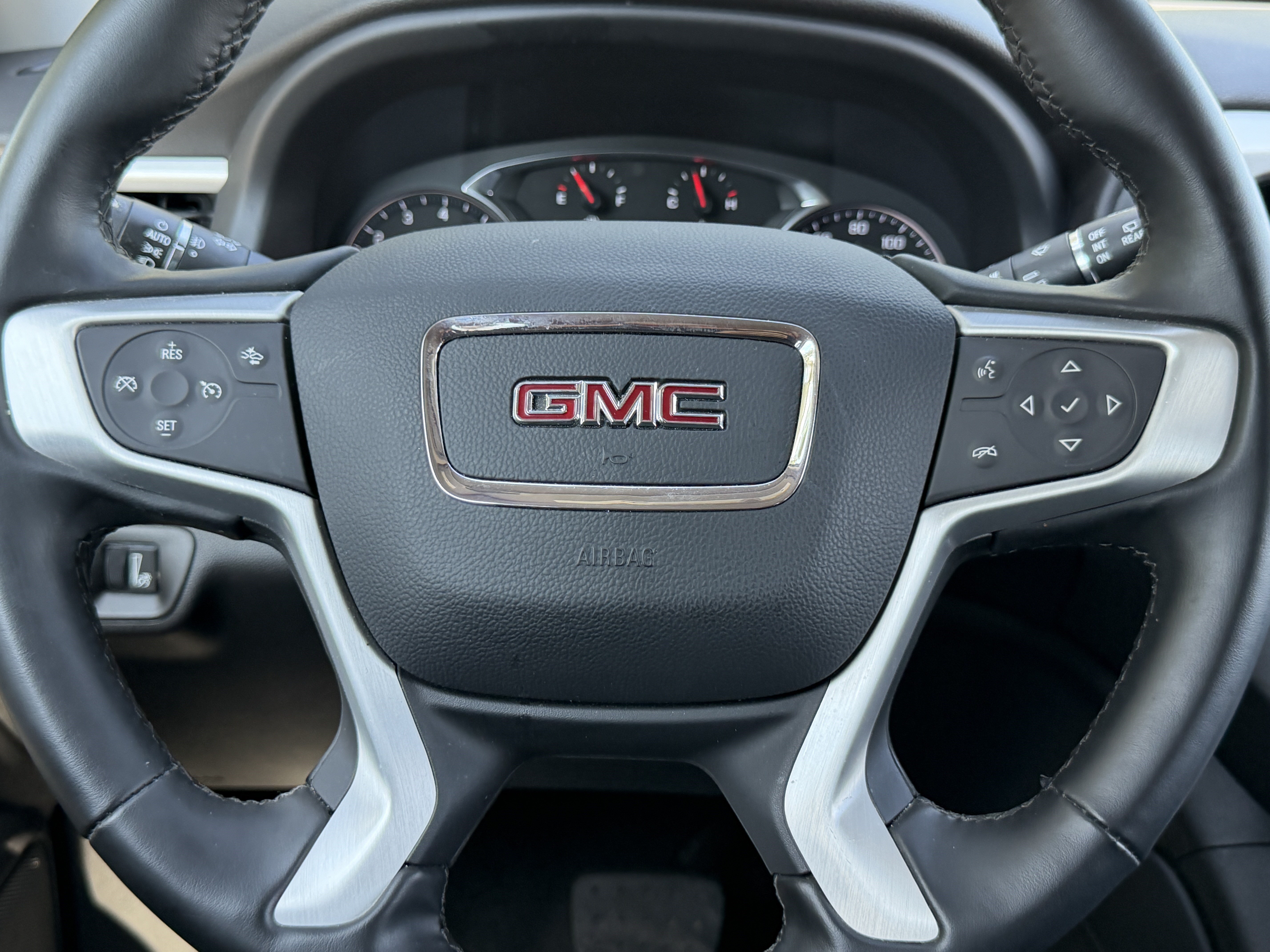Used 2023 GMC Acadia SLT FWD image 32