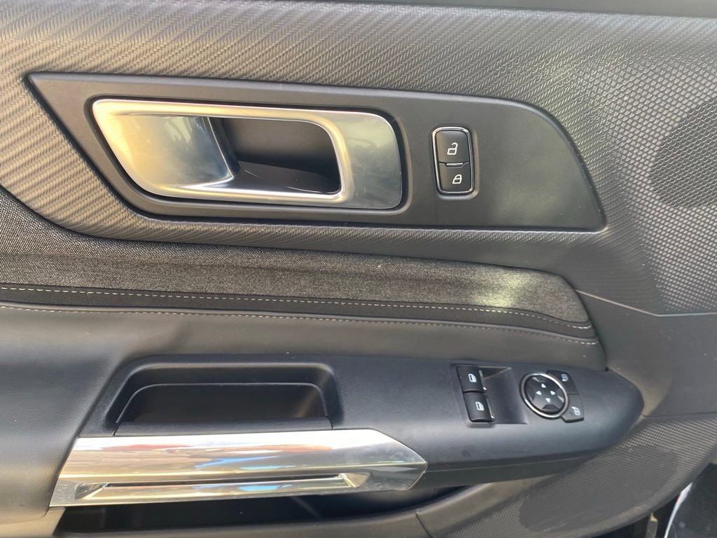 Used 2025 Ford Mustang Coupe image 18