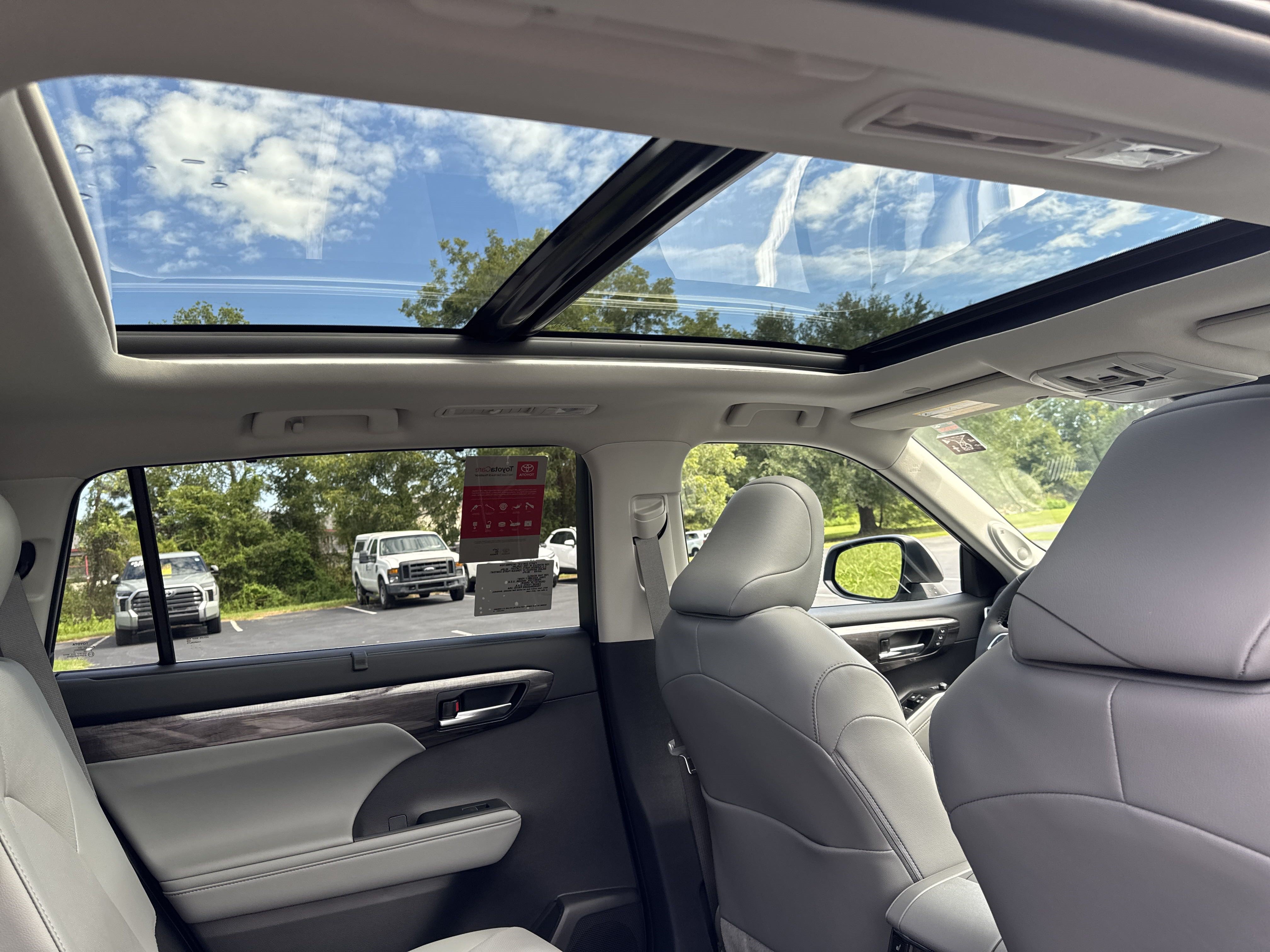 New 2025 Toyota Highlander Platinum AWD/4WD image 33
