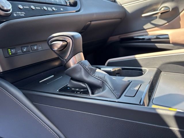 Used 2025 Lexus ES 350 w/ Premium Package image 21