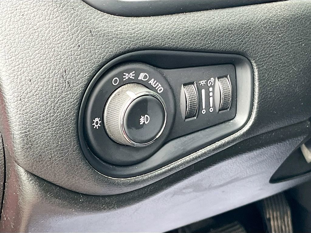 Certified 2021 Jeep Renegade Limited w/ Sun & Sound Group image 10