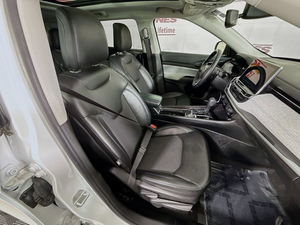 Used 2022 Jeep Compass Latitude w/ Sun and Sound Group image 32