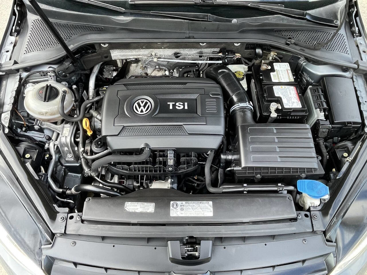 Used 2015 Volkswagen Golf S image 35