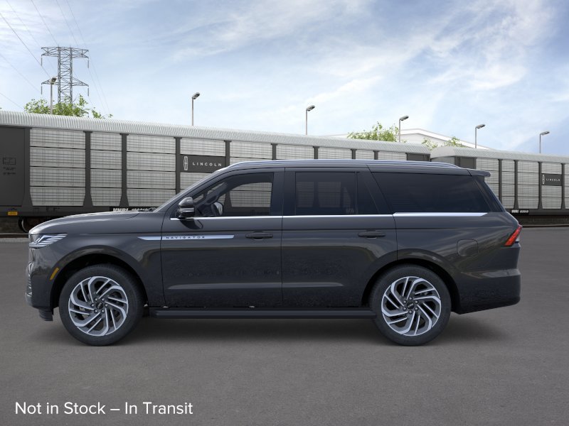 New 2026 Lincoln Navigator Premier AWD/4WD image 3