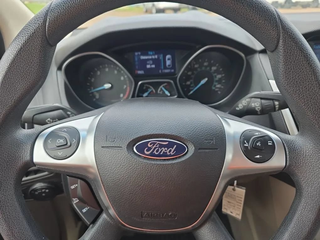 Used 2014 Ford Focus SE w/ SE Winter Package FWD image 14