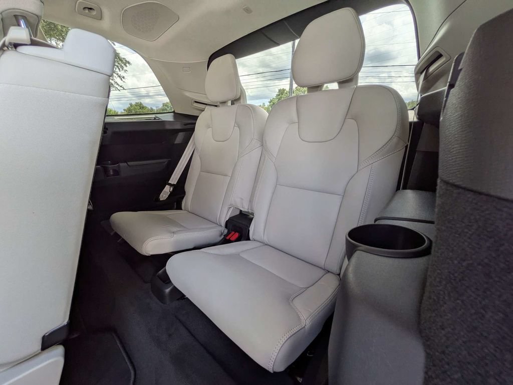 Certified 2025 Volvo XC90 B6 Ultra AWD/4WD image 19