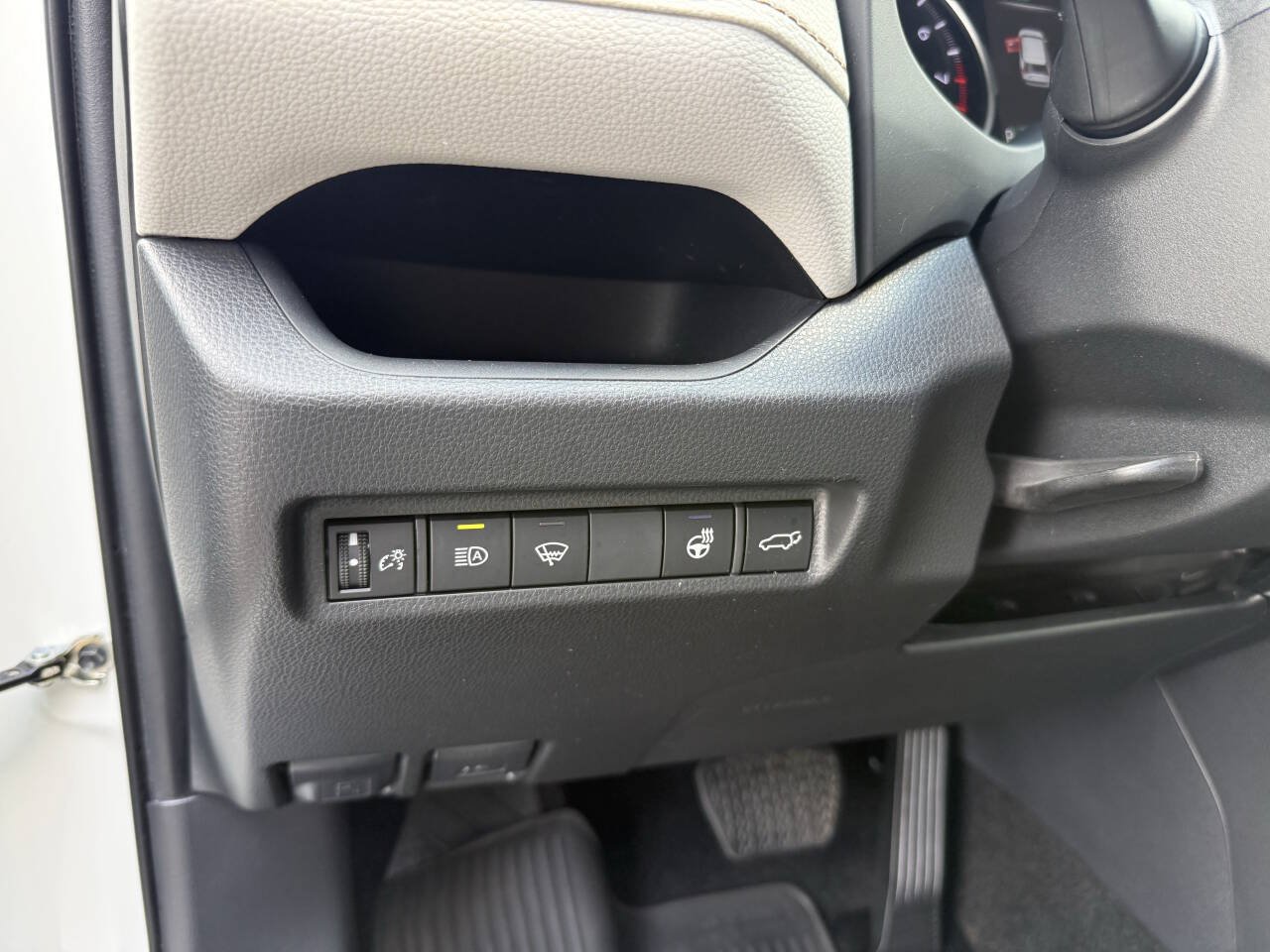 Used 2022 Toyota RAV4 XLE Premium FWD image 13