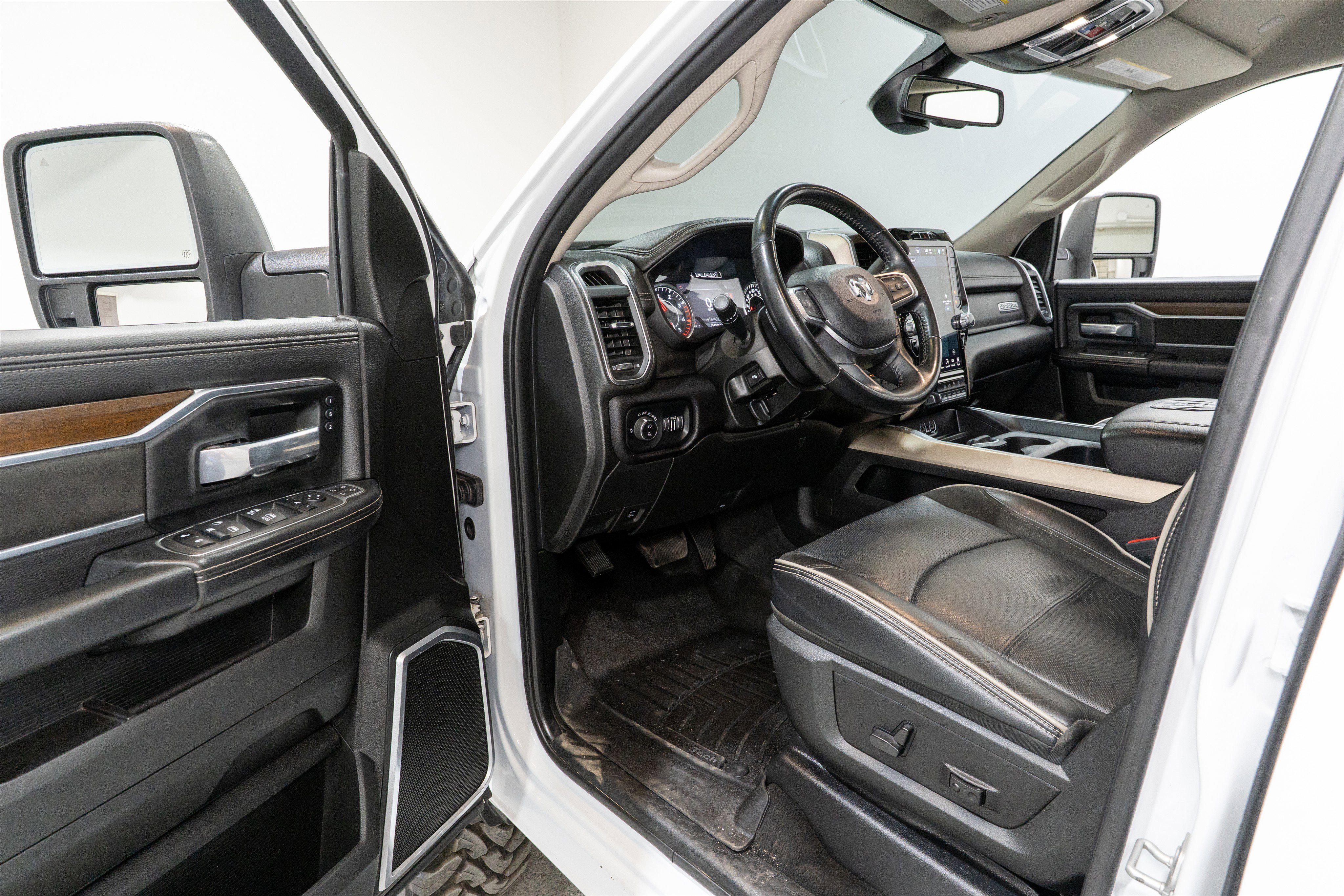 Used 2023 RAM 2500 Laramie AWD/4WD image 13