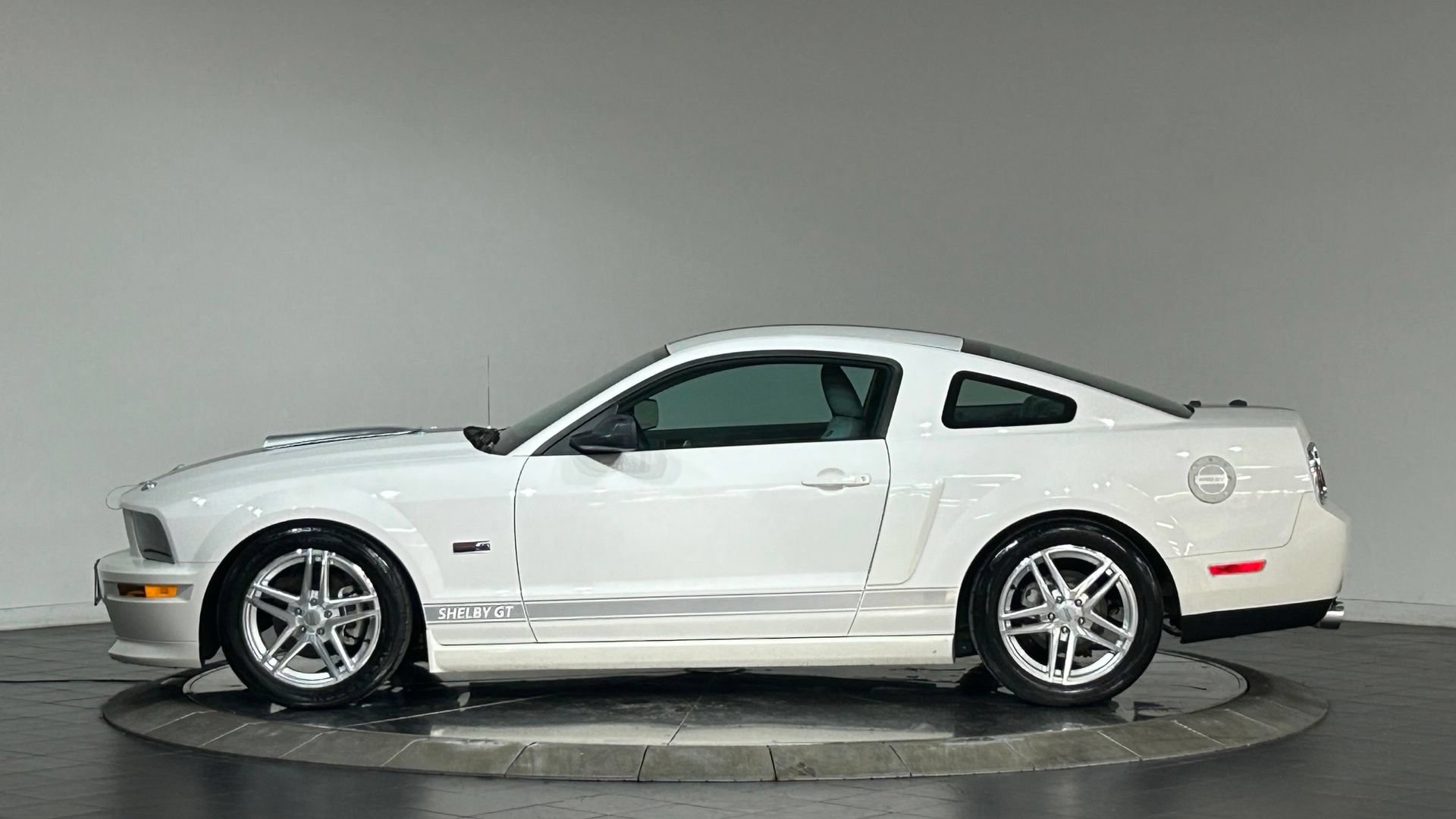 Used 2007 Ford Mustang GT RWD image 6