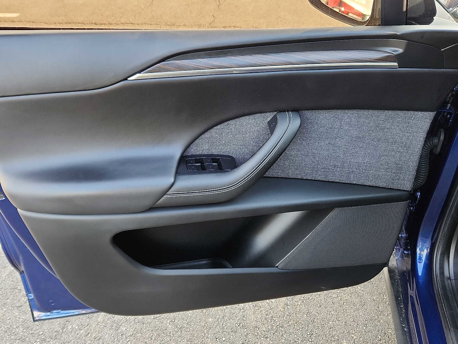 Used 2022 Tesla Model X image 12