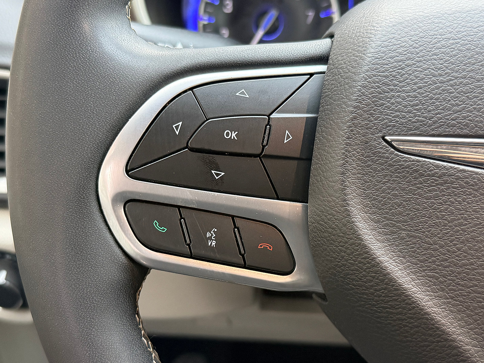 Used 2023 Chrysler Voyager LX FWD image 16