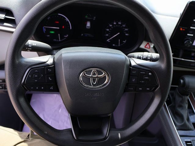 Used 2024 Toyota Sienna LE image 33