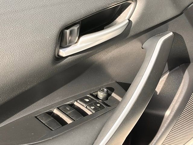 Used 2025 Toyota Corolla SE image 12