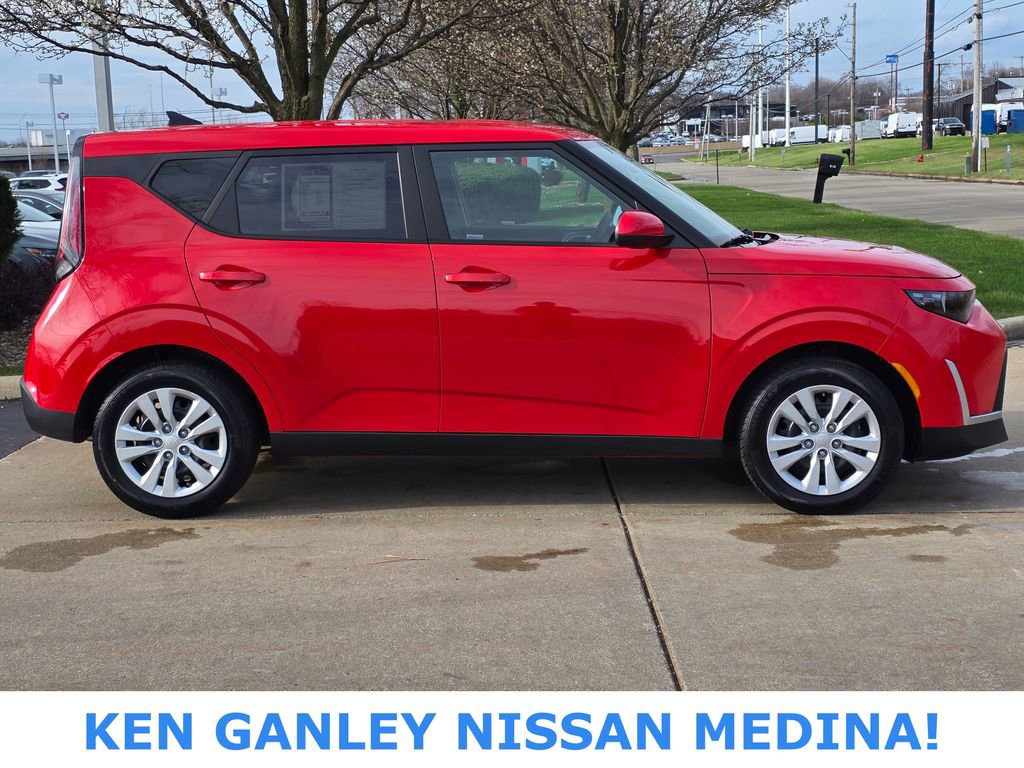 Used 2023 Kia Soul LX image 2