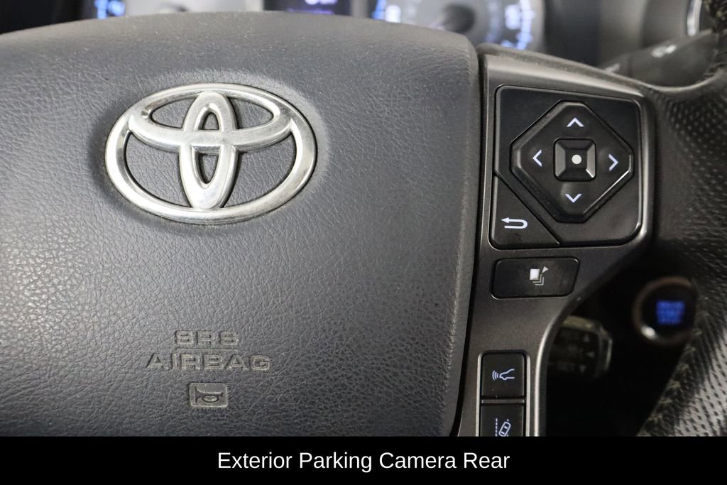 Used 2018 Toyota Tacoma TRD Off-Road AWD/4WD image 10