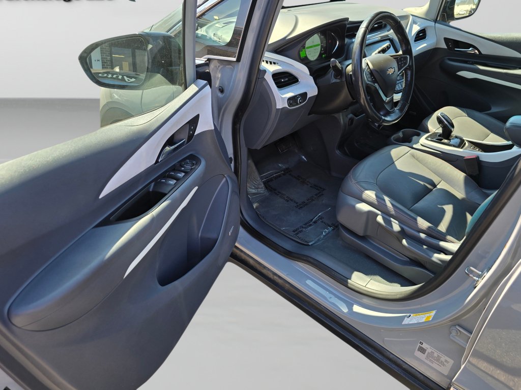 Used 2020 Chevrolet Bolt Premier w/ Infotainment Package FWD image 26