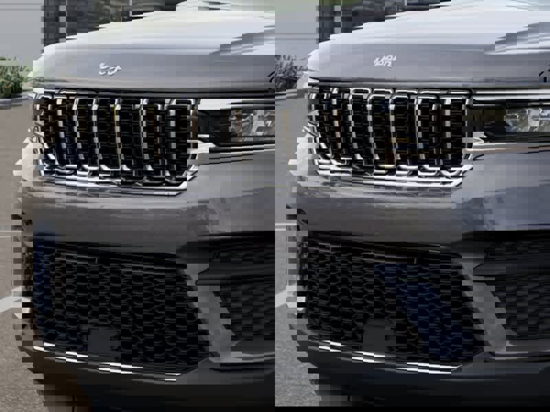 New 2025 Jeep Grand Cherokee Laredo X w/ Luxury Tech Group I image 11