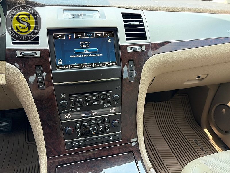 Used 2011 Cadillac Escalade ESV Premium AWD/4WD image 26
