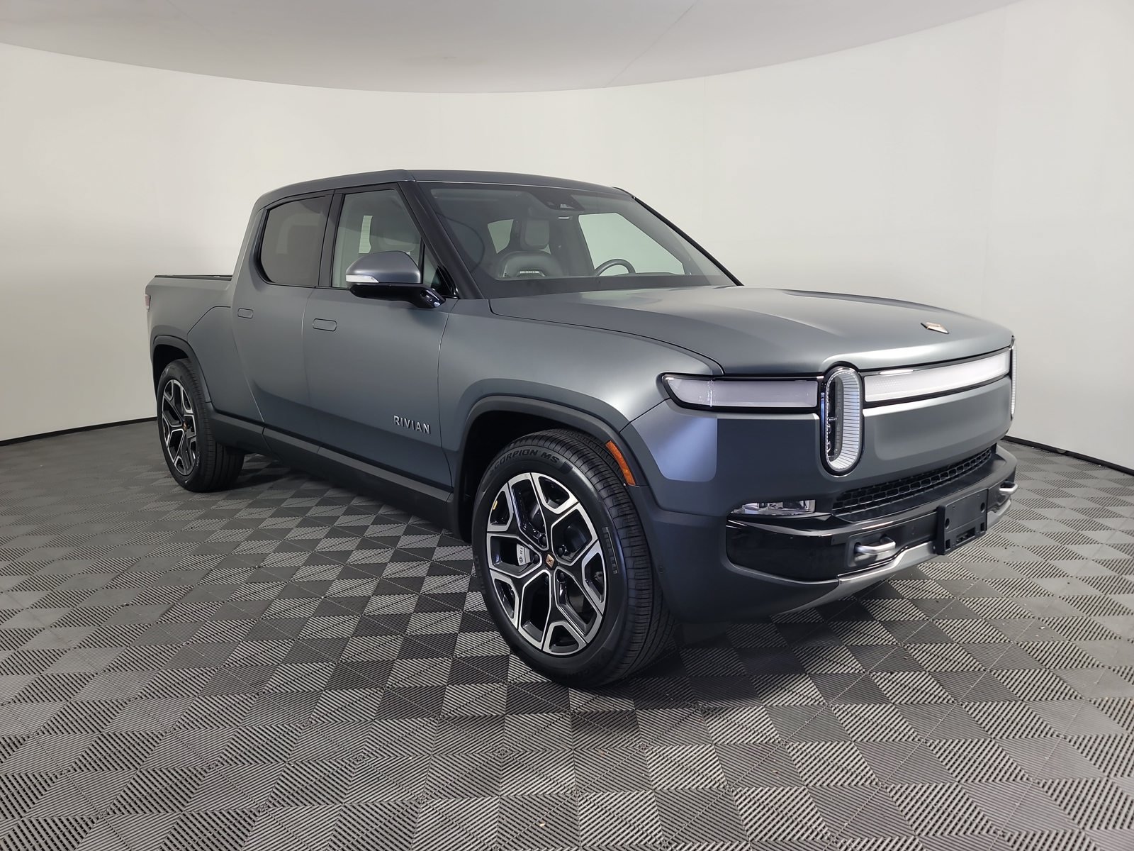 Used 2024 Rivian R1T Adventure Dual AWD/4WD image 7