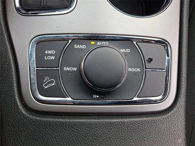 Certified 2019 Jeep Grand Cherokee Laredo image 25