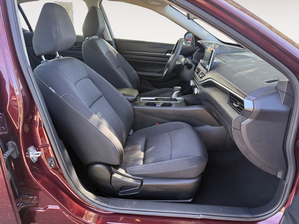 Used 2025 Nissan Altima 2.5 SV FWD image 15